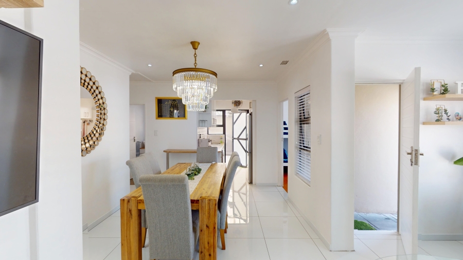 4 Bedroom Property for Sale in Rondevlei Park Western Cape